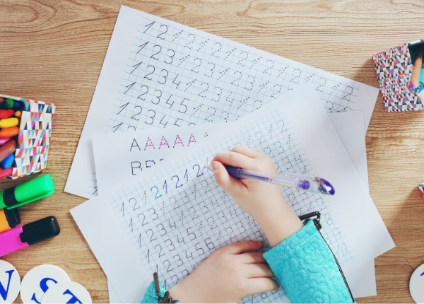 caligrafia letras e números